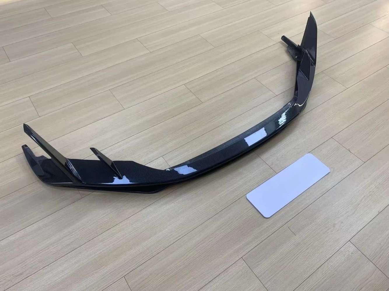 High Quality Fast Delivery Whole Sale Price Dry Carbon Fiber CAP Style Front Lip Body Kits for  R8